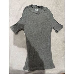 XS gray women’s t shirt
